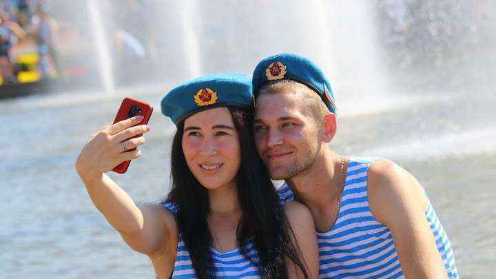 Why Do VDV Paratroopers Swim in Fountains? The Story Behind Airborne Forces Day