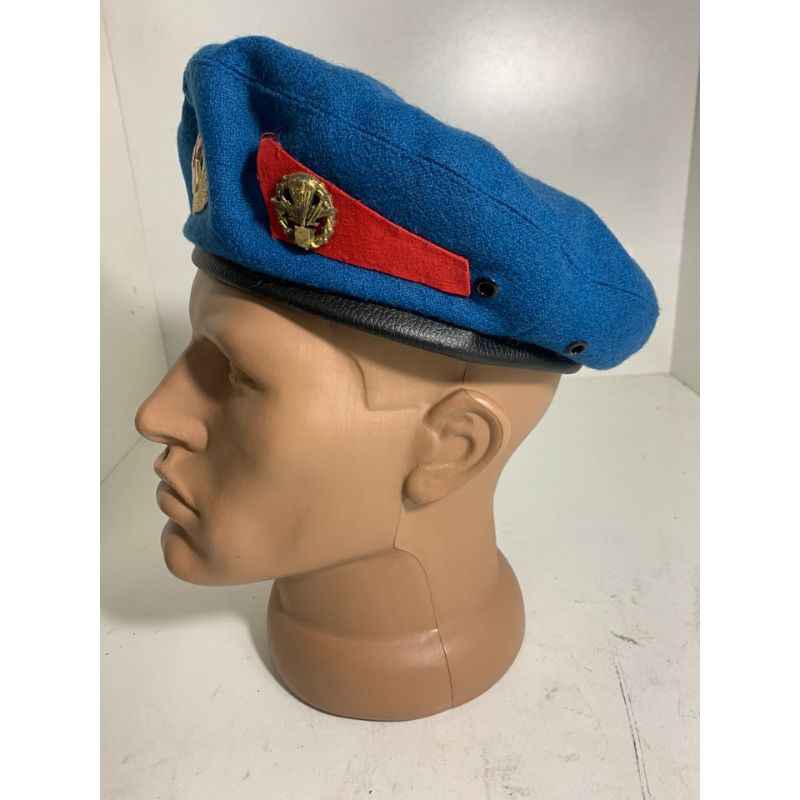 Blue VDV paratrooper beret on a mannequin facing left, showing the red side patch, gold badge and ventilation eyelets.